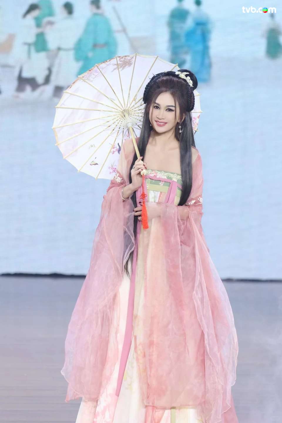 溫碧霞重現《封神榜》最美妲己 身材零走樣獲讚比當年更有韻味 | TVB 無綫電視