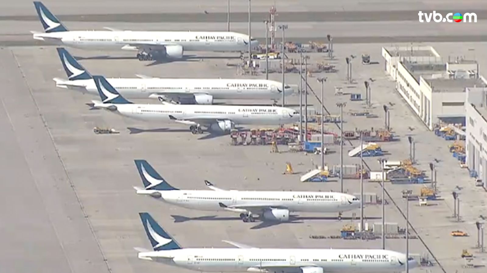 樺加沙颱風｜彭博社引述消息：香港機場考慮風暴期間暫停航班升降36小時| TVB 無綫電視