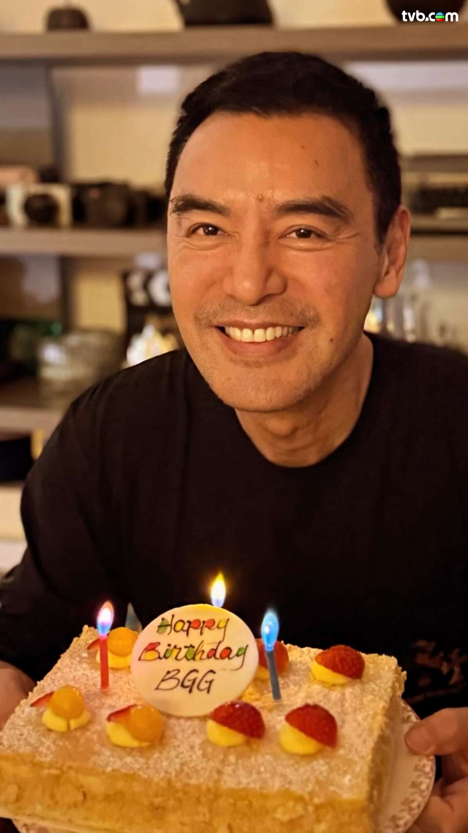 73歲鍾鎮濤平民小店被偶遇獲讚人超Nice 行路姿勢惹熱議網民擔心健康狀況 | TVB 無綫電視