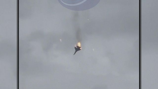 俄軍戰機克里米亞著火墜毀機師獲救 或涉技術故障