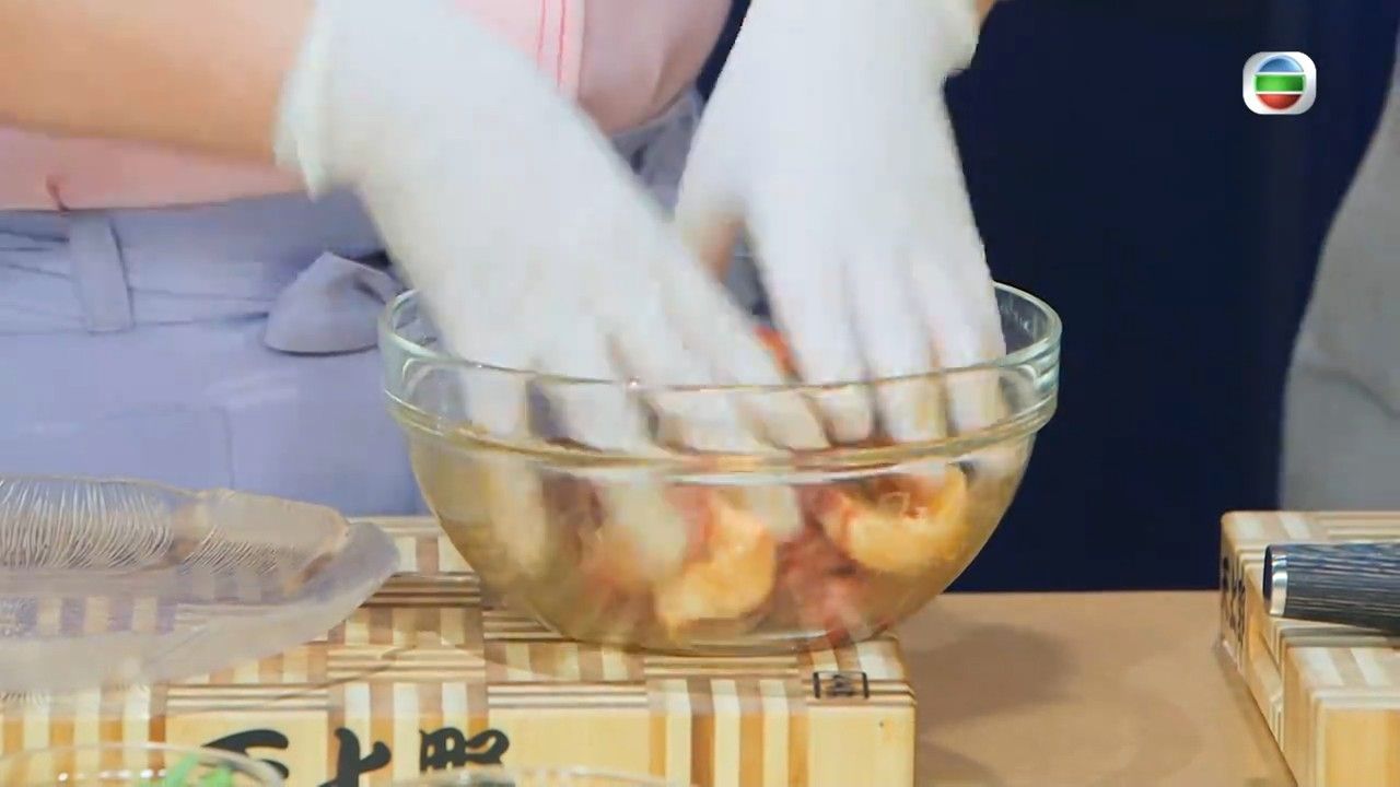 煎豬扒技巧｜三姐教外脆內嫩「不敗煎豬扒」打工仔必學1技巧令豬扒保持肉汁