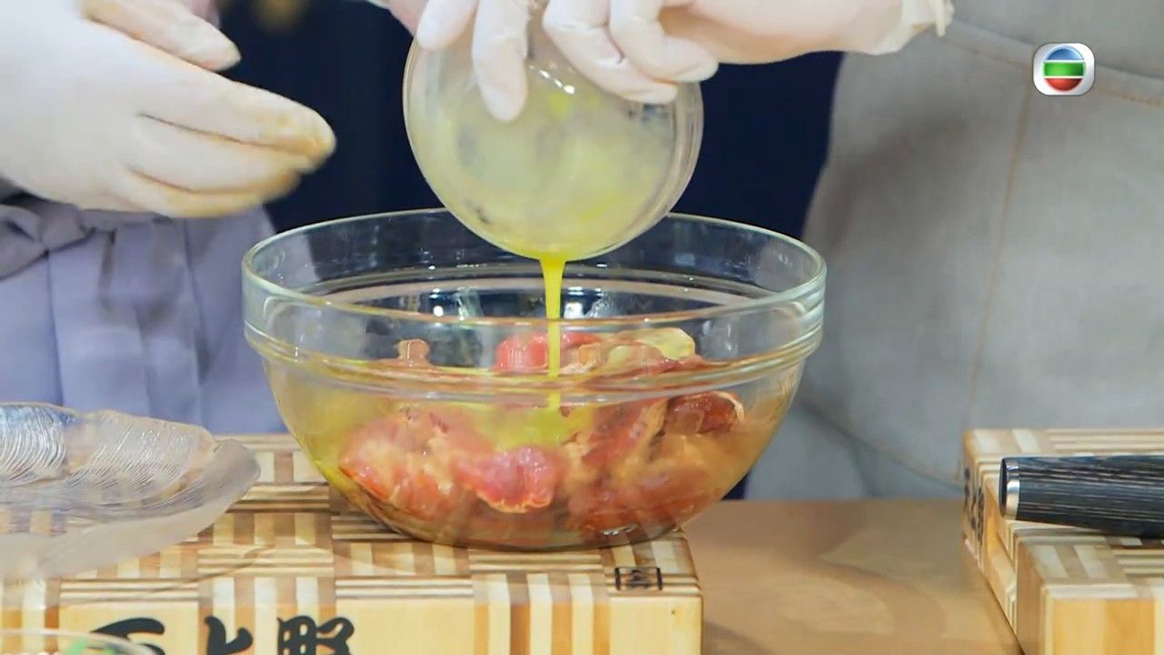 煎豬扒技巧｜三姐教外脆內嫩「不敗煎豬扒」打工仔必學1技巧令豬扒保持肉汁