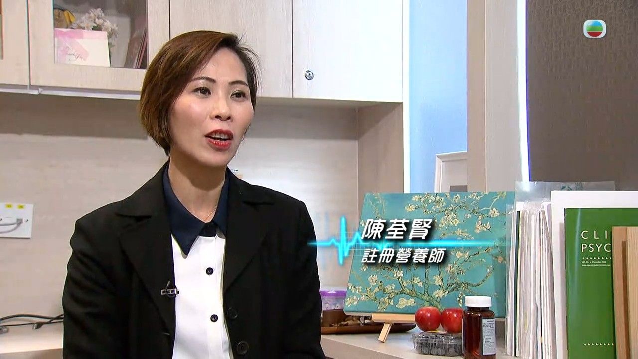 飛蚊症是視網膜脫落警號？飛蚊症3大高危人士要注意 營養師推介3類食物日常護眼