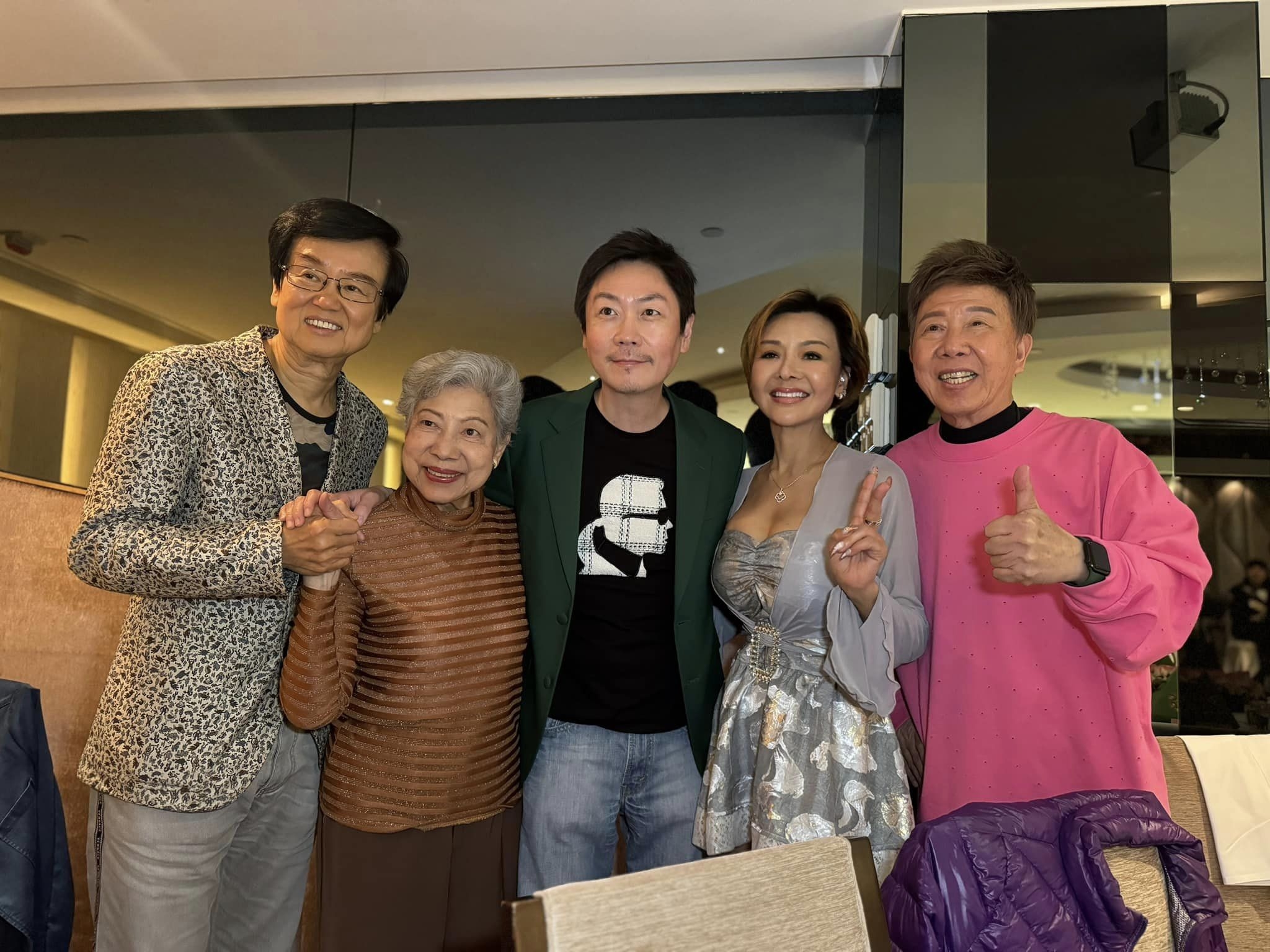 葉子楣 葉子楣獲眾星齊賀58歲生日扮「神奇女俠」曬元祖級身段勁搶FO 逾60位好友到賀星光熠熠！ | TVB 無綫電視