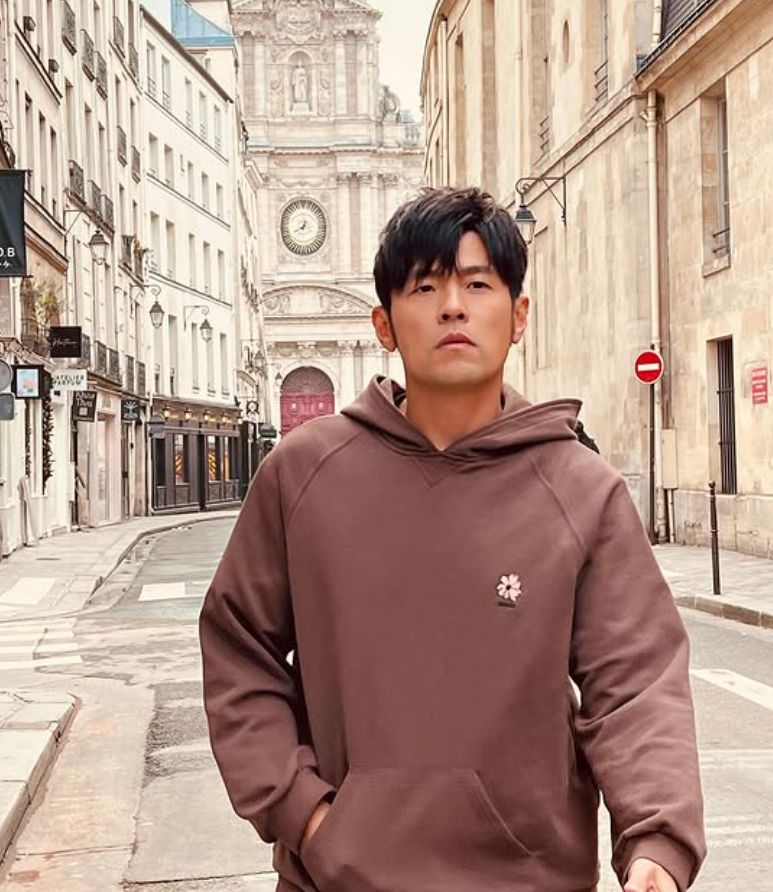 風濕病｜周杰倫患強直性脊椎炎 曾要媽媽代穿襪！專家拆解初期＋後期症狀！2大測試自我檢測